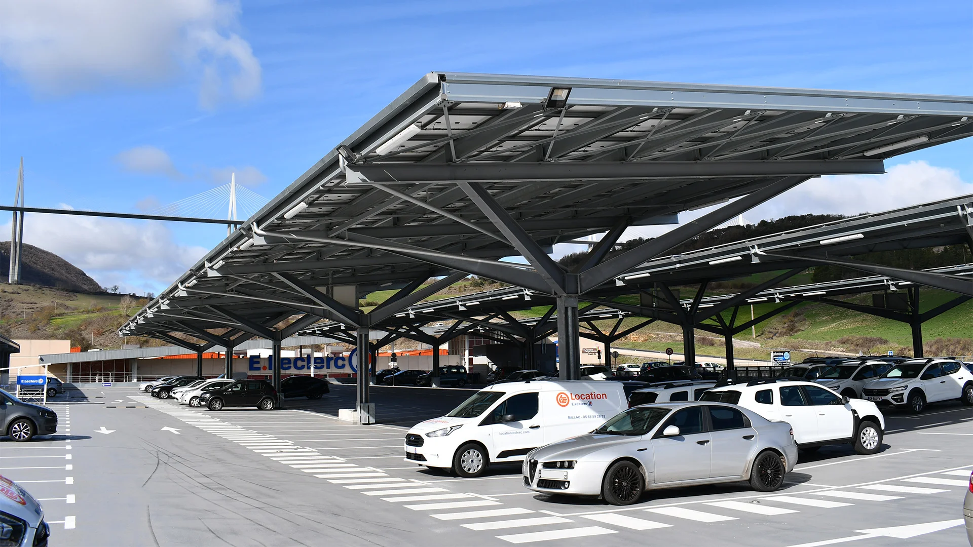 ombriere-photovoltaique-leclerc